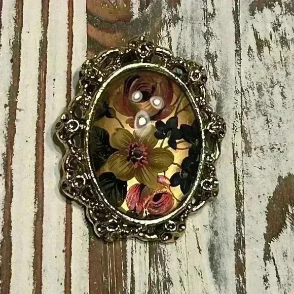 Medallion Flowers Vintage Gold Brooch Pin - Picture 6 of 9